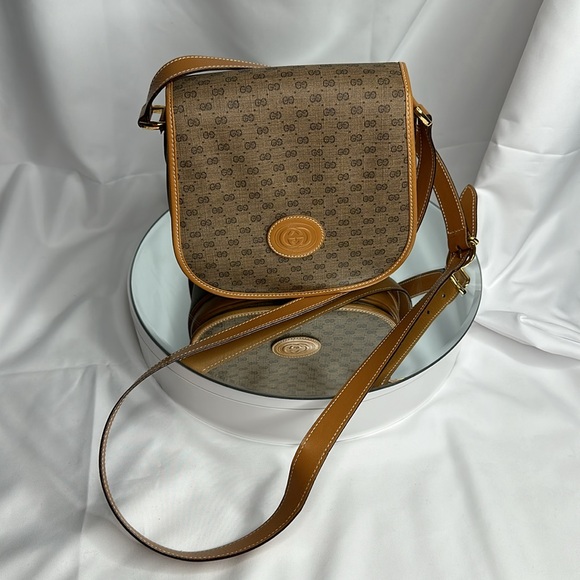 Gucci Handbags - GUCCI Leather Crossbody ~EUC